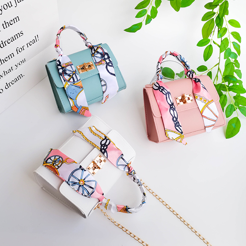 Designer handbag 2024 ladies shoulderbag silk scarf chain single shoulder mini bag exquisite bag womens backpack luxury crossbody bag CRD2409215