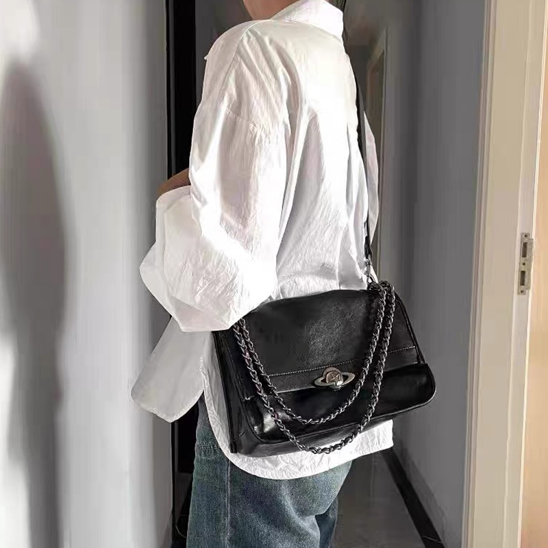 England Style Messenger Bags For Women Designer Handbag And Purse 2024 New In PU Vintage Sequined Chain Underarm Shoulder