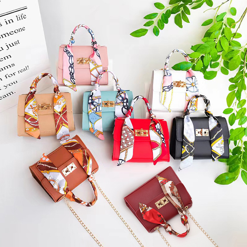 Designer handbag 2024 ladies shoulderbag silk scarf chain single shoulder mini bag exquisite bag womens backpack luxury crossbody bag CRD2409215