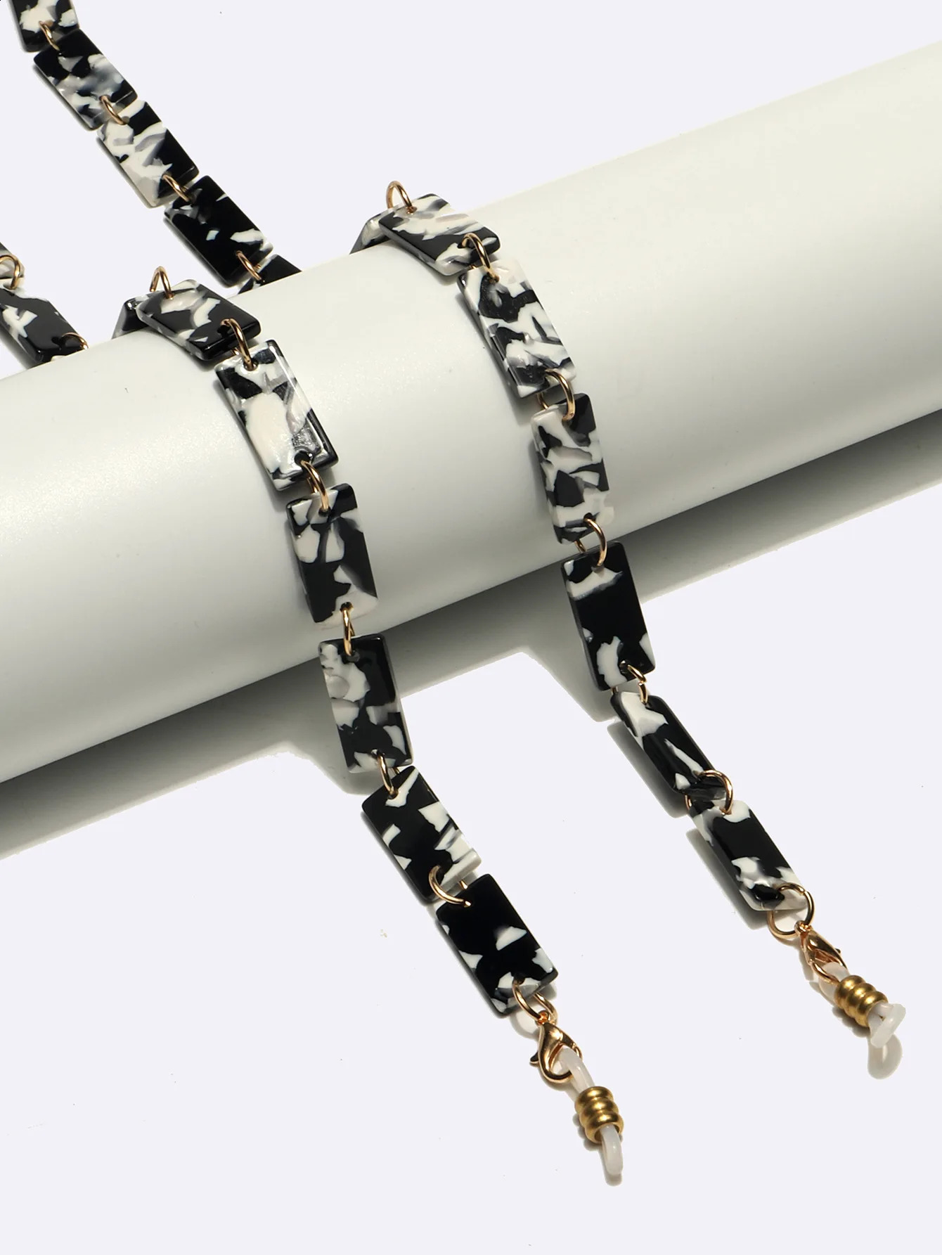 Fashionable and simple casual eyeglass chain black and white sunglasses holder reading glasses strap necklace eyeglass chain accessories 240920