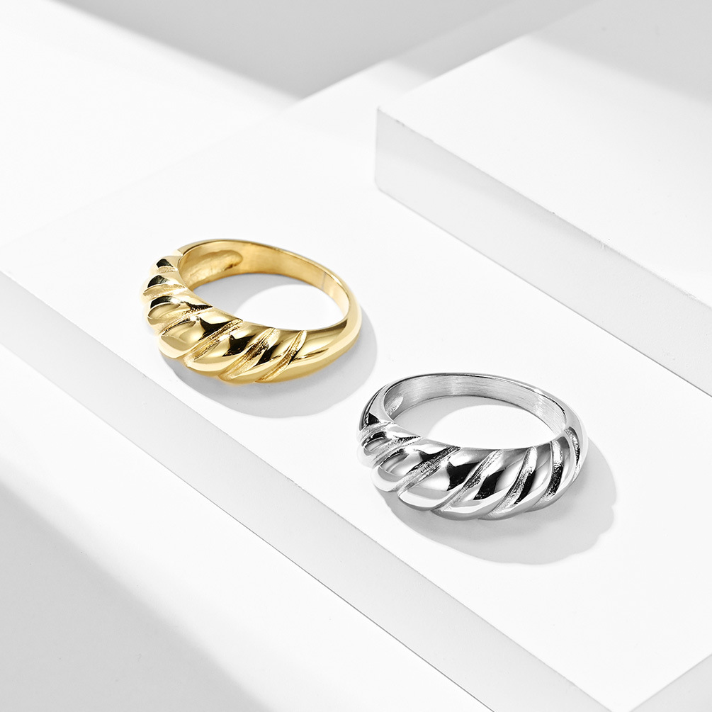 Jewelry European and American style stainless steel ladies bread ring ring wedding proposal couple ring Free shipping