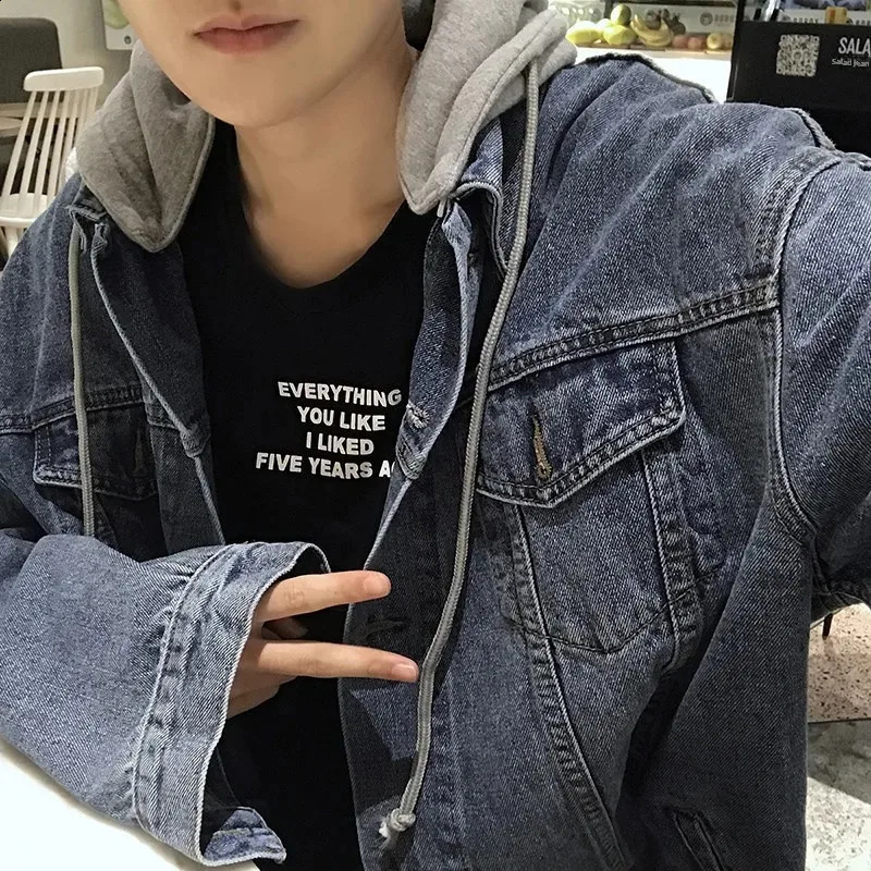 Japanese retro hooded denim jacket for men fashionable and loose fit suitable teenage jackets students leisure casual scenes 240921