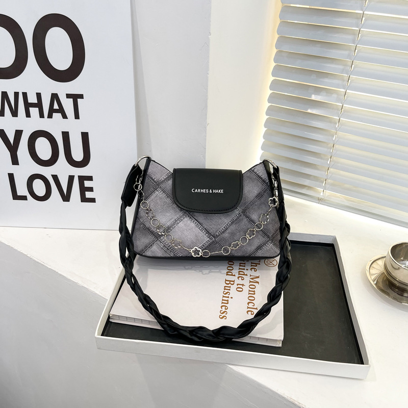 2025 Designer new 3 stylish 2024 minimalist shoulder for women Casual and trendy underarm small square bag