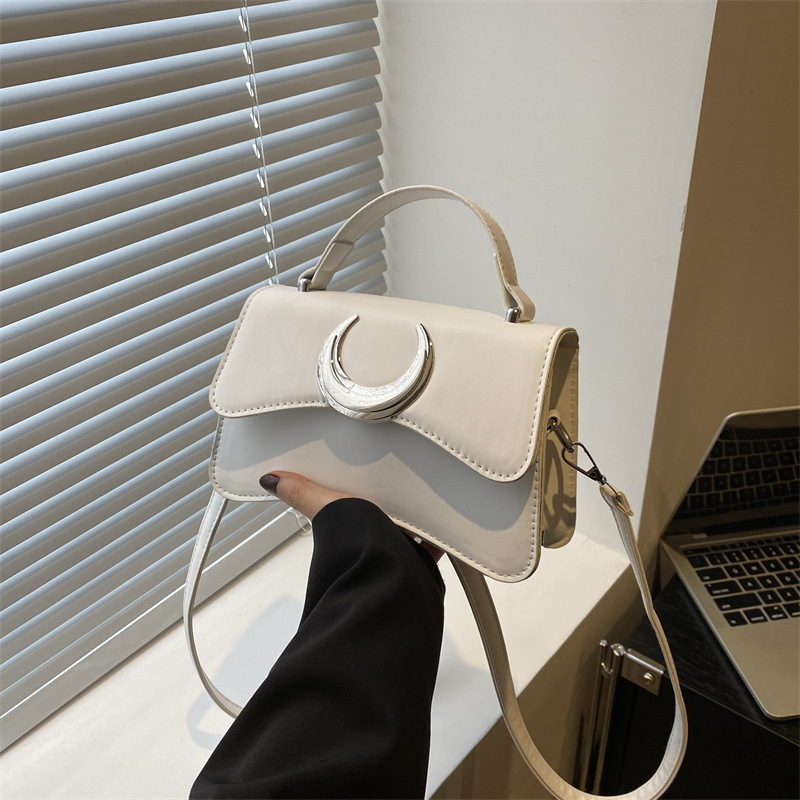 2024 new fashionable and high-end single shoulder underarm retro hand-held small square bag e2fb