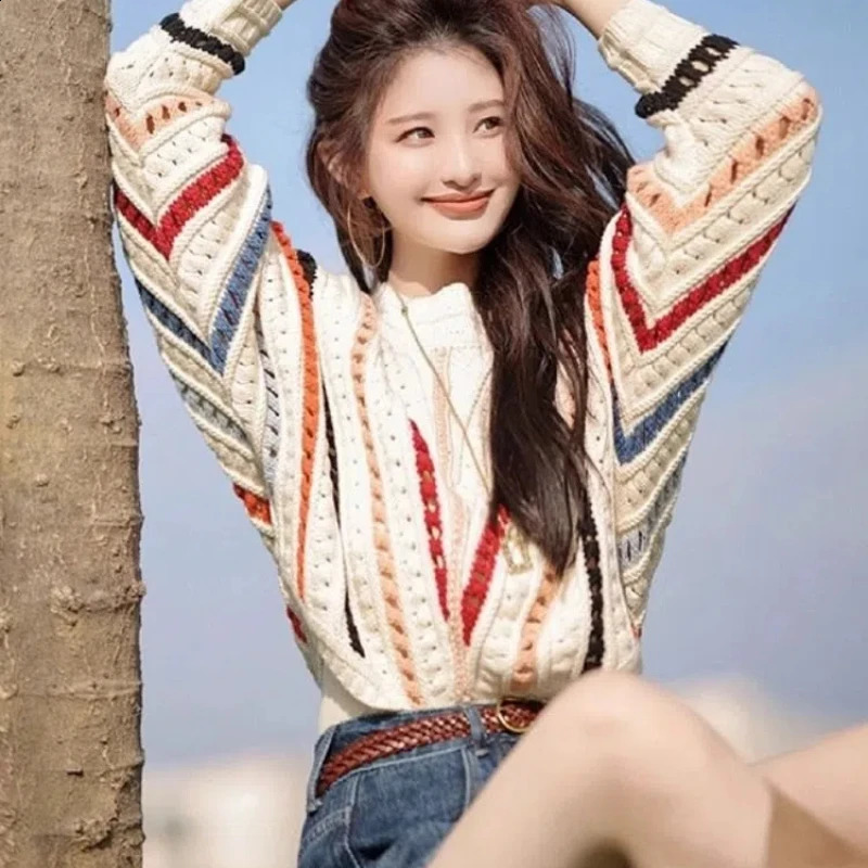 Rainbow Striped Long Sleeved Knitted Sweater Womens Spring and Autumn Hook Flower Hollow Round Neck Pullover Short Sweater Top 240912