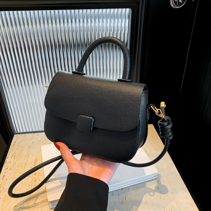 2024 new Korean style fashionable single shoulder Small niche design hand-held saddle bag