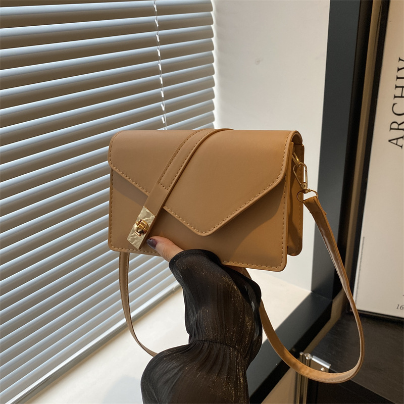 Advanced texture new large capacity versatile bag anti splash shoulder bag