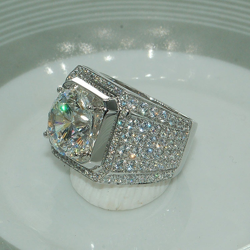 Hot selling European and American rings White new overbearing men's diamond ring micro-studded with diamond rings
