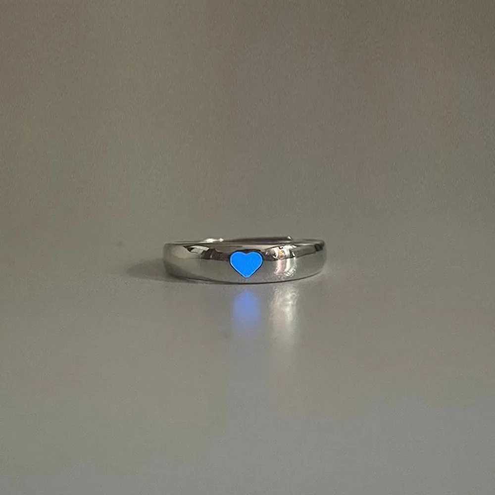 Fashion Blue Love Heart Luminous Ring for Women Men Fluorescent Ring Glow In Dark Adjustable Couple Finger Rings Jewelry GiftsX240921