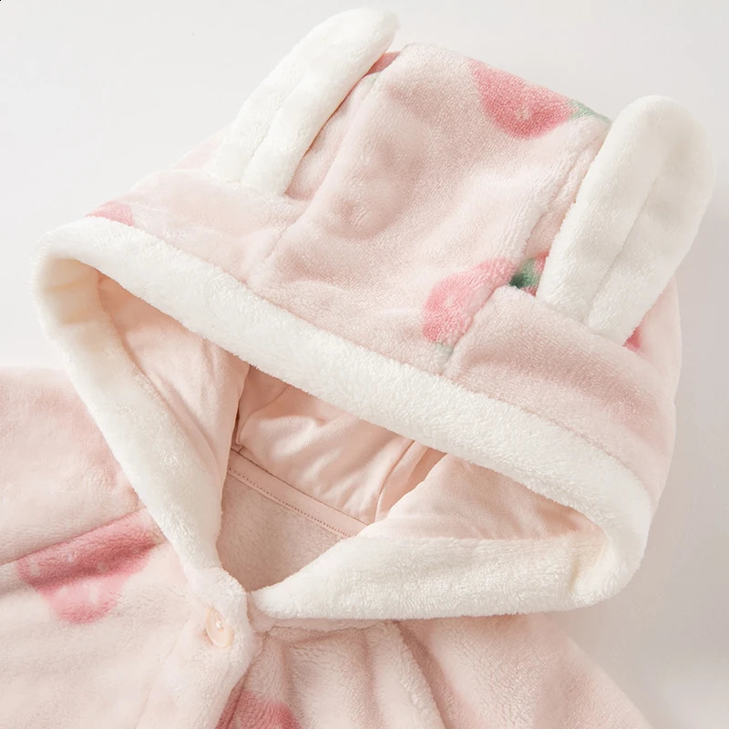 Dave Bella Children Warm Pajamas Set Winter Girl Sleepwear Strawberry Print Baby Nightwear Kids Pyjamas Set DB4224614 240911