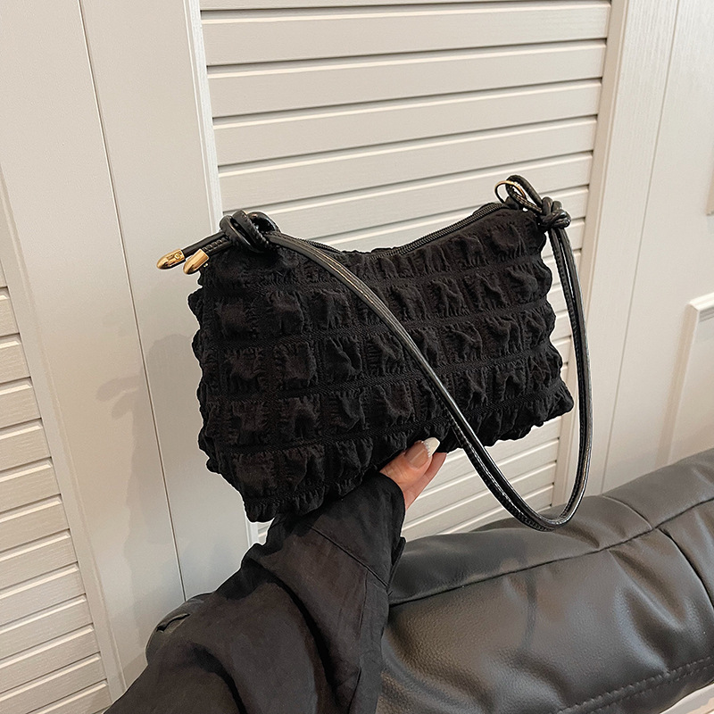 Simple temperament, gentle pleated cloud bag Women's new lightweight Korean version single shoulder small square bag
