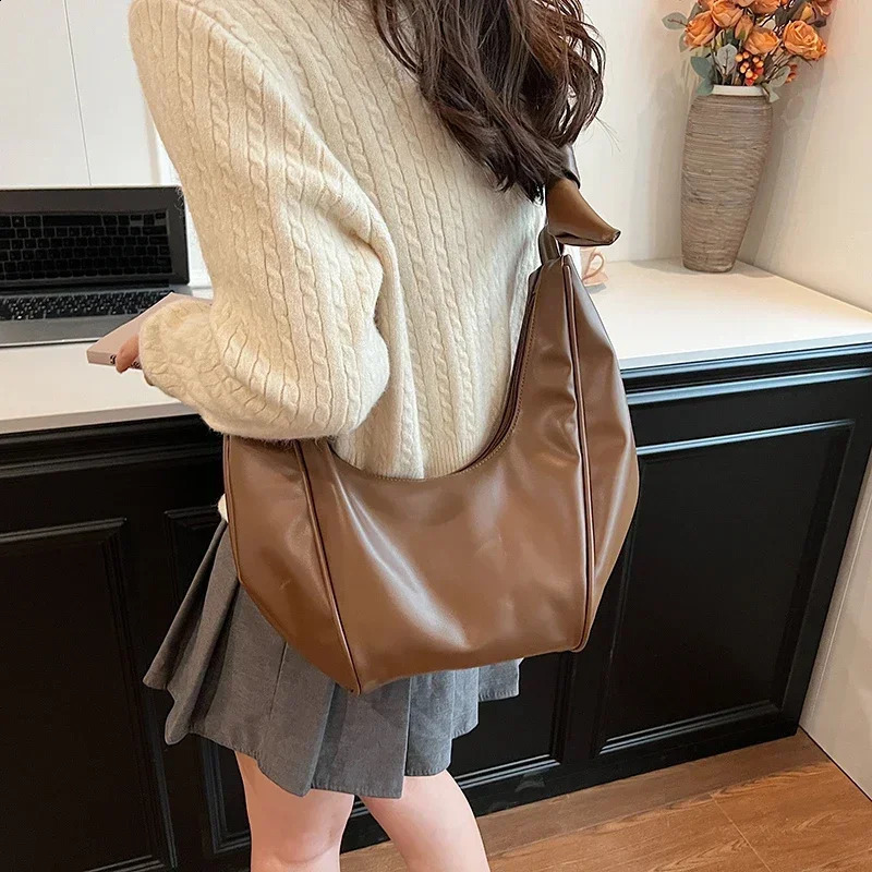 Relaxing Commuting Underarm Bag for Women Autumn Style Large Capacity Shoulder Bag Crossbody Dumpling Paket 240909