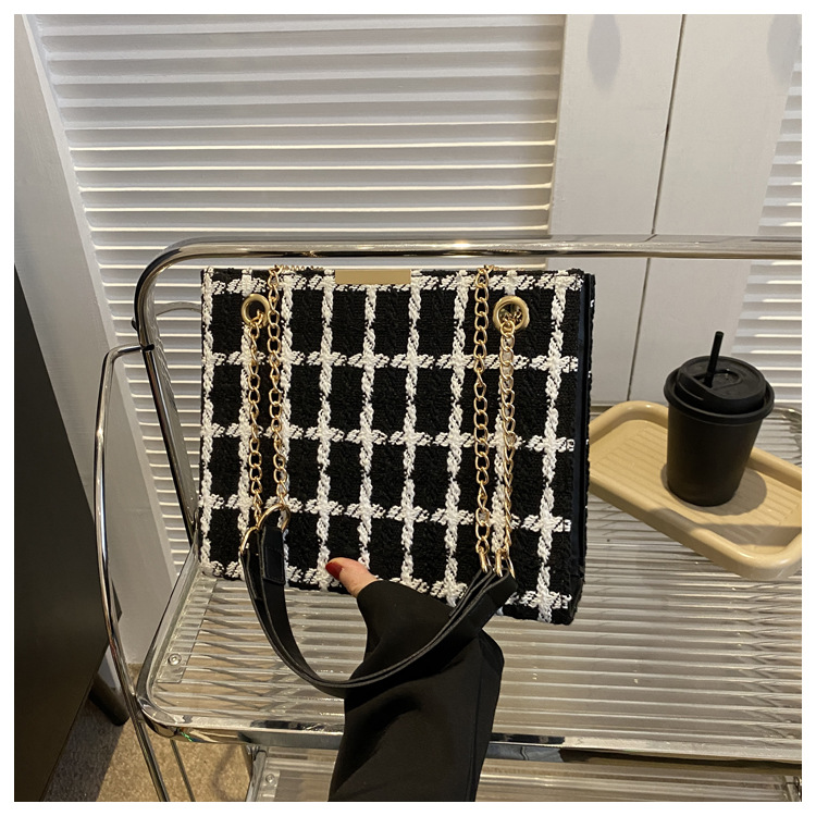 2025 Designer checkered chain Texture 3 small square bag Advanced contrasting color fashionable trendy handbag