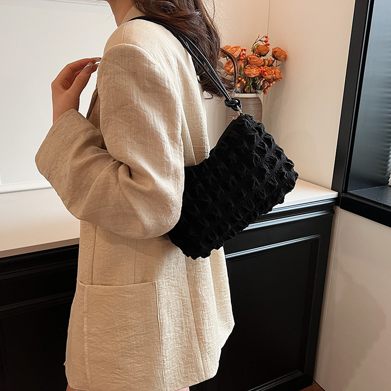 Simple temperament, gentle pleated cloud bag Women's new lightweight Korean version single shoulder small square bag