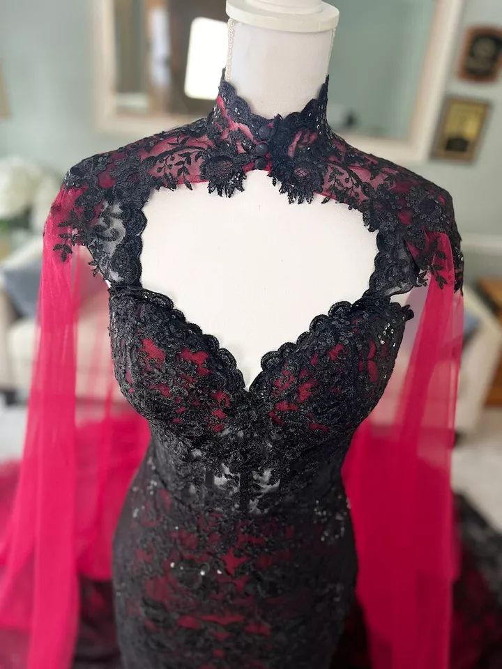 Vintage Burgundy And Black Gothic Mermaid Wedding Dresses With Long Wrap Lace Appliques Sleeveless Straps Elegant Chapel Length Wedding Gown For Women