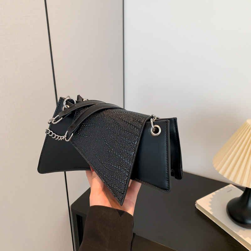 2025 Designer 2024 Korean 3 New Style Fashion Splicing Personalized Chain Underarm Hourglass Single Shoulder Bag