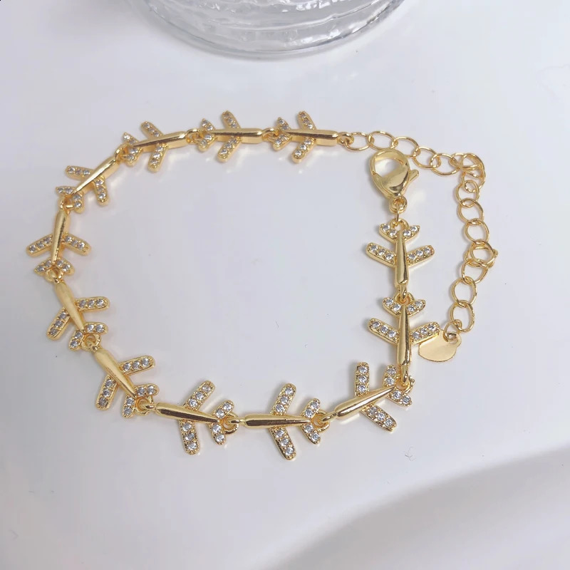 Simple and stylish Korean style gold-plated brass jewelry CZ zircon love letter circular airplane bracelet 240921