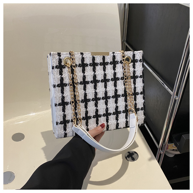 2025 Designer checkered chain Texture 3 small square bag Advanced contrasting color fashionable trendy handbag
