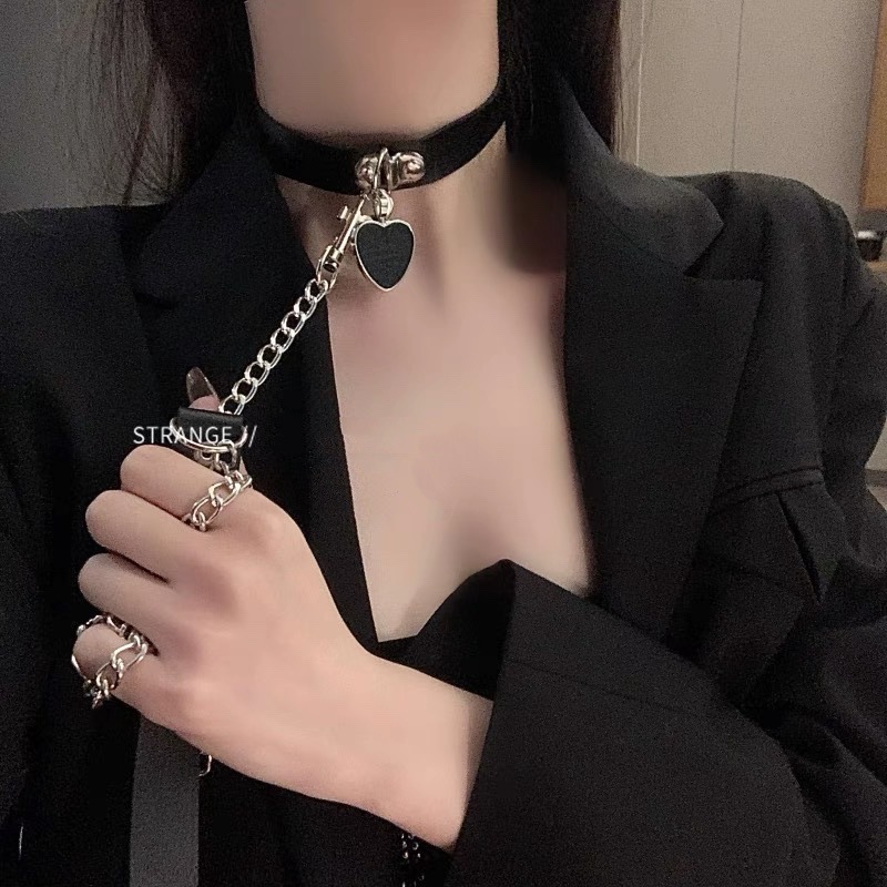 Designer necklace Leather Bell Neck Dark Heart Pendant Collar Neck Ring Chain Necklace Heart Collar