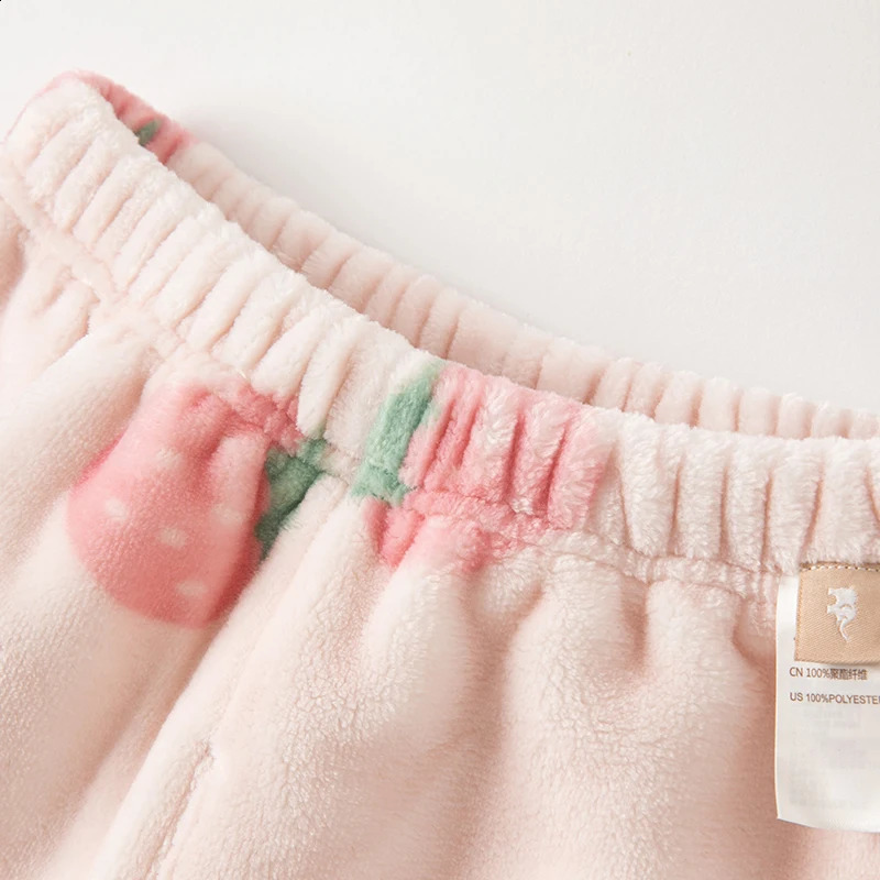 Dave Bella Children Warm Pajamas Set Winter Girl Sleepwear Strawberry Print Baby Nightwear Kids Pyjamas Set DB4224614 240911