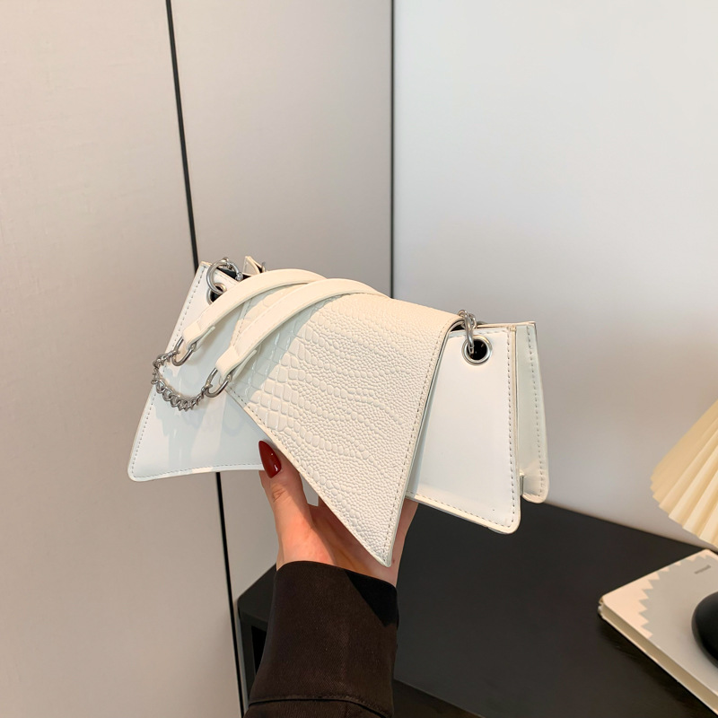 2025 Designer 2024 Korean 3 New Style Fashion Splicing Personalized Chain Underarm Hourglass Single Shoulder Bag