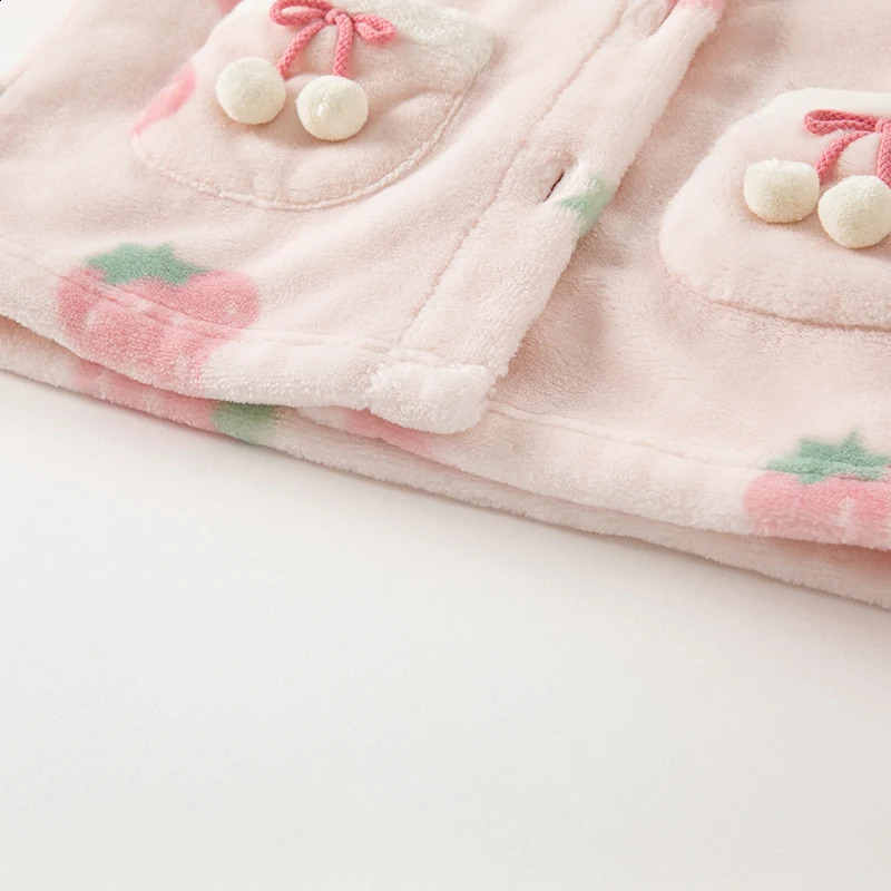 Dave Bella Children Warm Pajamas Set Winter Girl Sleepwear Strawberry Print Baby Nightwear Kids Pyjamas Set DB4224614 240911