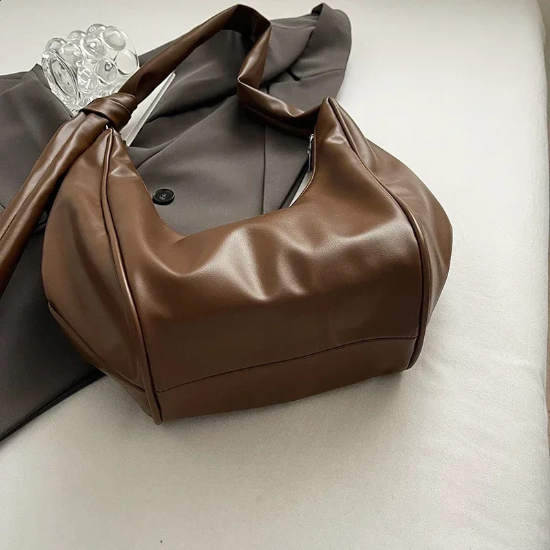 Relaxing Commuting Underarm Bag for Women Autumn Style Large Capacity Shoulder Bag Crossbody Dumpling Paket 240909