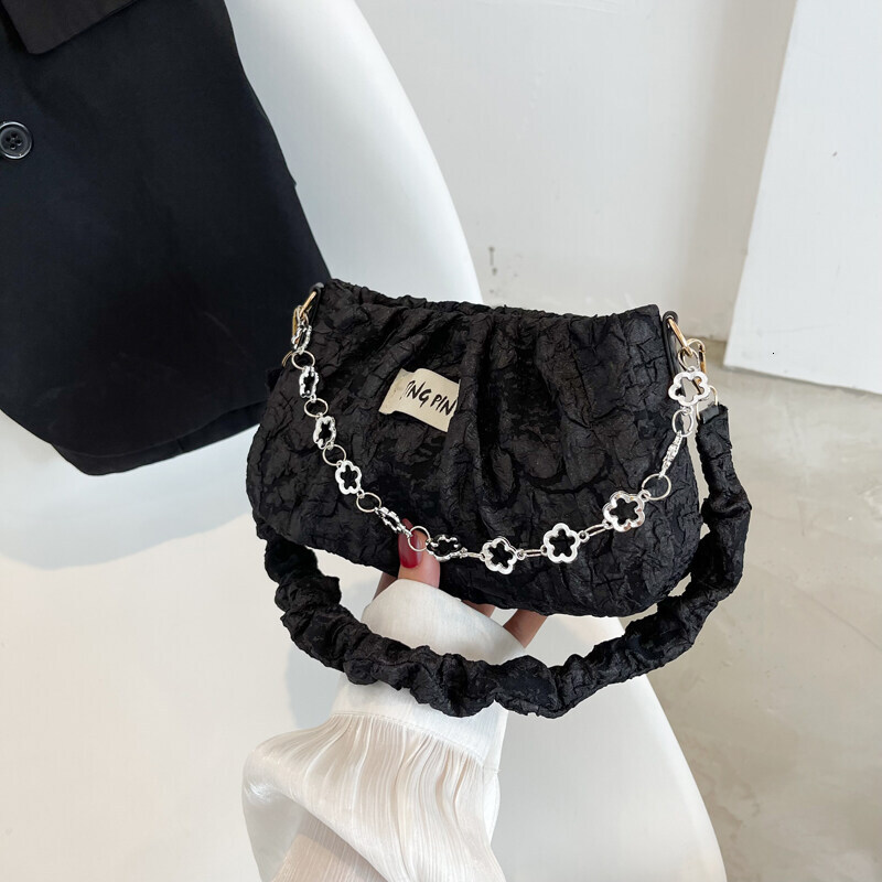 Fashionable Cotton Shoulder for Women 2024 New Summer Net Red Underarm Versatile Casual Tote Bag with Zipper Closure