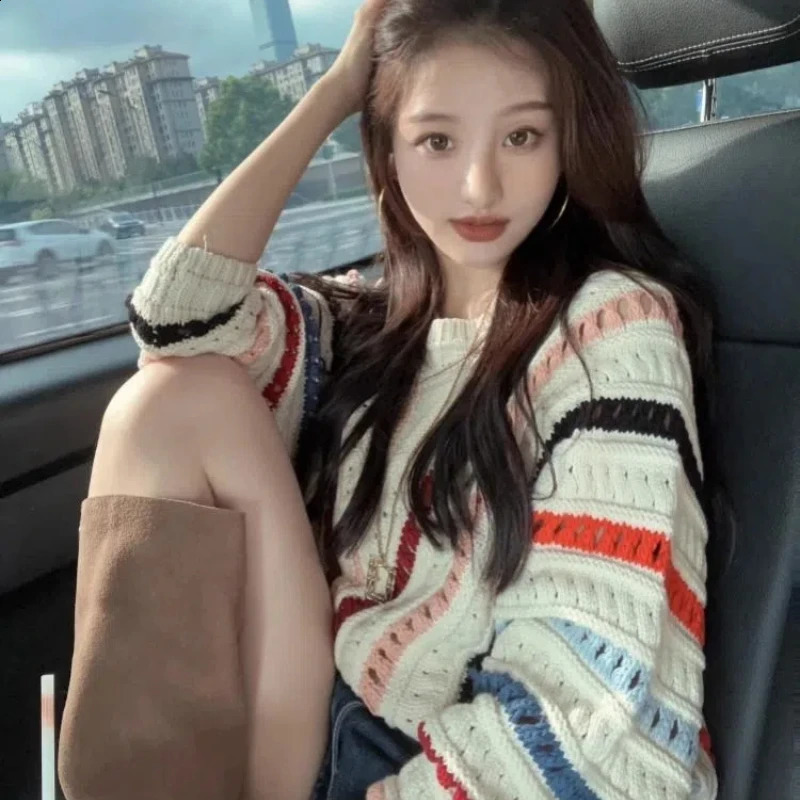 Rainbow Striped Long Sleeved Knitted Sweater Womens Spring and Autumn Hook Flower Hollow Round Neck Pullover Short Sweater Top 240912