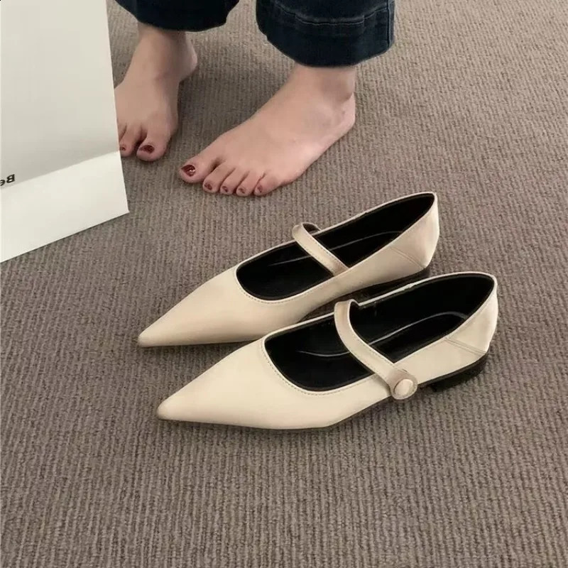 Spring Shoes Womens Retro Satin Low Toe Shallow Scissors Mary Simple Shoes 240919