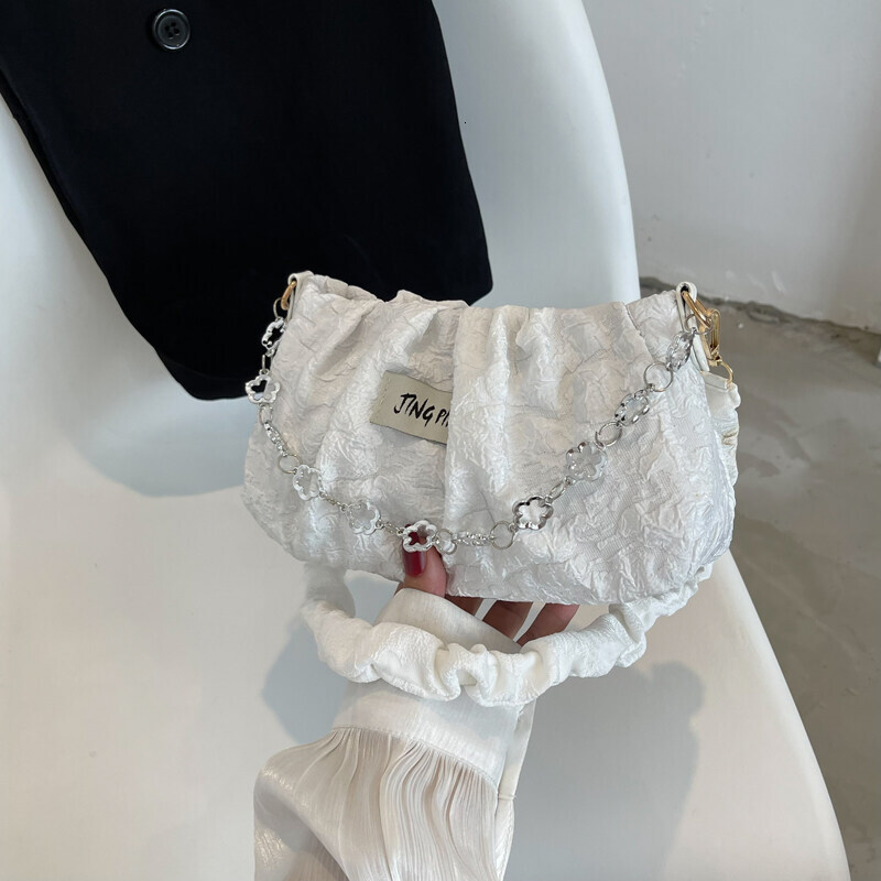Fashionable Cotton Shoulder for Women 2024 New Summer Net Red Underarm Versatile Casual Tote Bag with Zipper Closure