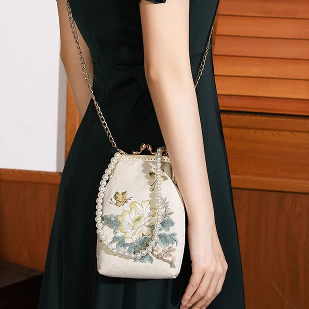 Retro Chinese Style Embroidered Handbag Clip Clutch Dinner Party Purse Pearl Chains Metal Lock Beaded Evening Shoulder Bag Sac 240909