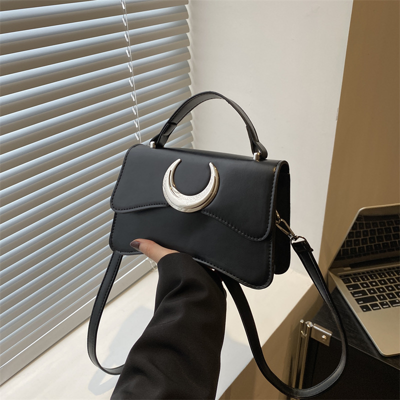 2024 new fashionable and high-end single shoulder underarm retro hand-held small square bag e2fb