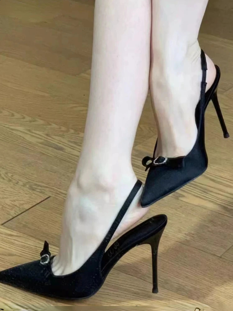 Elegant champagne colored high heels for womens summer 2024 item pointbow slim high heels for womens French sexy style satin single shoes 240919