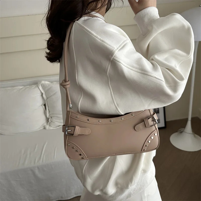 Fashion Rivet Womens Shoulder Bags Vintage Ladies Underarm Bag Soft Pu Leather Female Portable Handbags Small Clutch Purse 240909