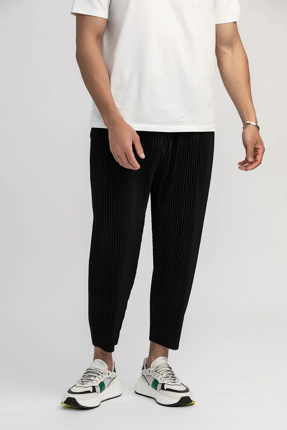 Miyake Pleated Straight Pants Men Clothing Black Pencil Cropped Pants Street Wears Men Japanese Style Ankle Length Pants 240914