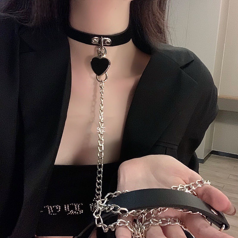 Designer necklace Leather Bell Neck Dark Heart Pendant Collar Neck Ring Chain Necklace Heart Collar