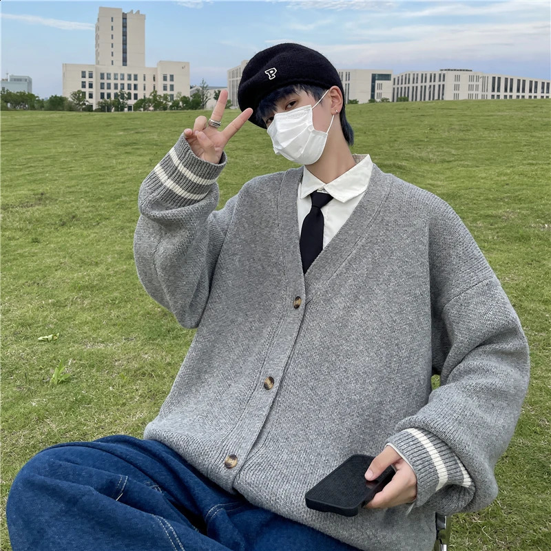 Autumn and winter knitted cardigan sweater for men Ins Hong Kong loose lazy V-neck sweater for men Korean trend streetwear 240919