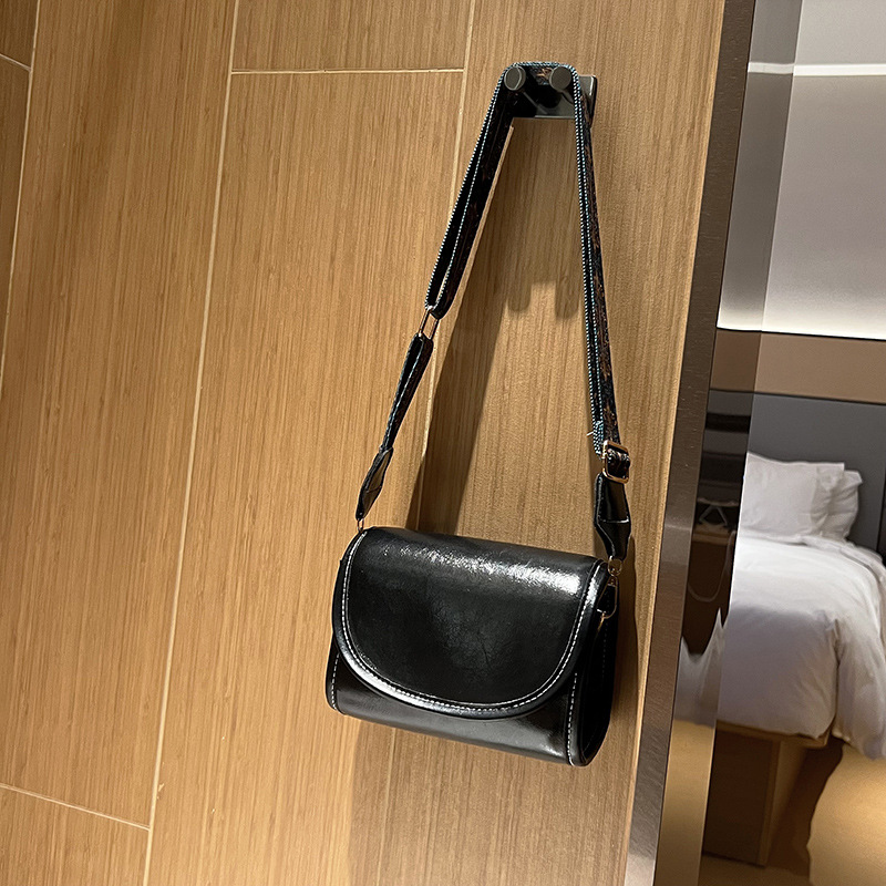 2024 New Fashionable Broadband Premium Single Shoulder Retro Underarm Small Square Bag 4b79