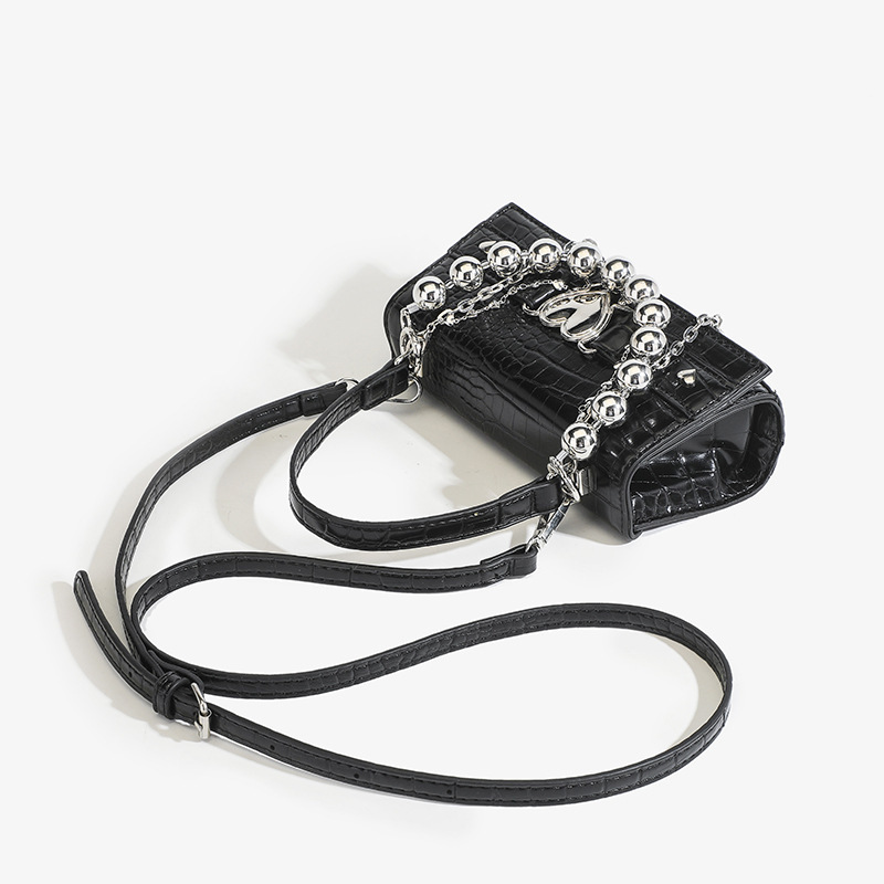 2025 Designer Women's magnetic buckle 3 open hand-held Small niche design Gothic style chain heart-shaped decoration versatile single shoulder di