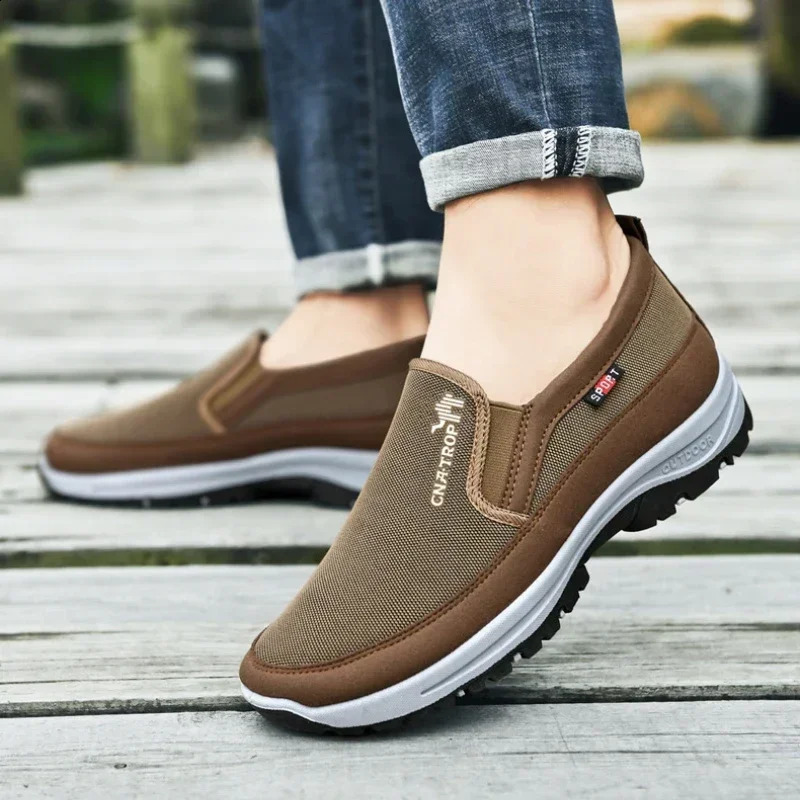 Mens Casual Loafers Sneakers Mesh Breathable Retro Driving Shoes Slip-on Vulcanized Soft Soles Non-slip Solid Color Shoes 240909