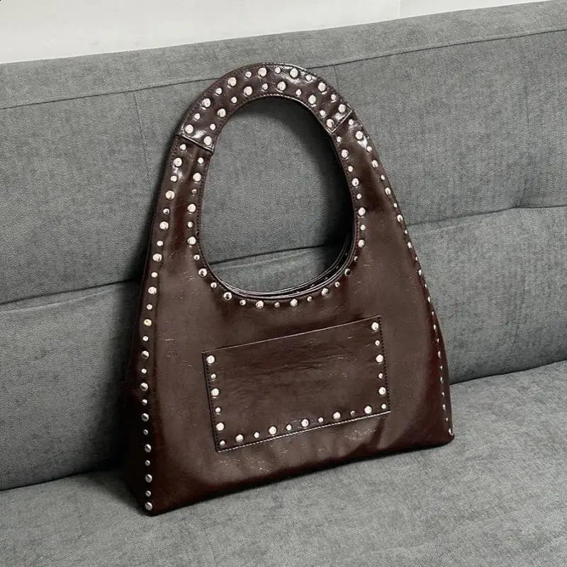 Retro Rivet Decorative Shoulder Bag Trendy European And American Motorcycle Oil Wax Leather Underarm Handbag For Women 240909