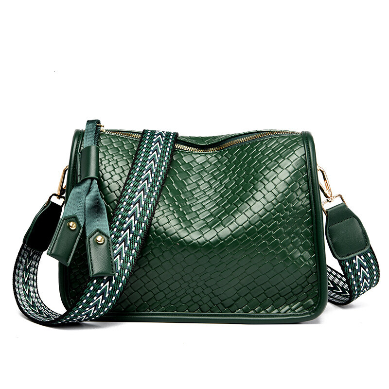 Fashionable Genuine Leather Shoulder Bag Casual Crossbody for Middle-aged Women with Zipper Closure and Soft Texture
