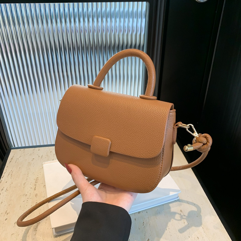 2024 new Korean style fashionable single shoulder Small niche design hand-held saddle bag
