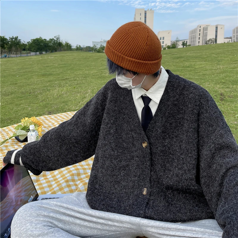 Autumn and winter knitted cardigan sweater for men Ins Hong Kong loose lazy V-neck sweater for men Korean trend streetwear 240919