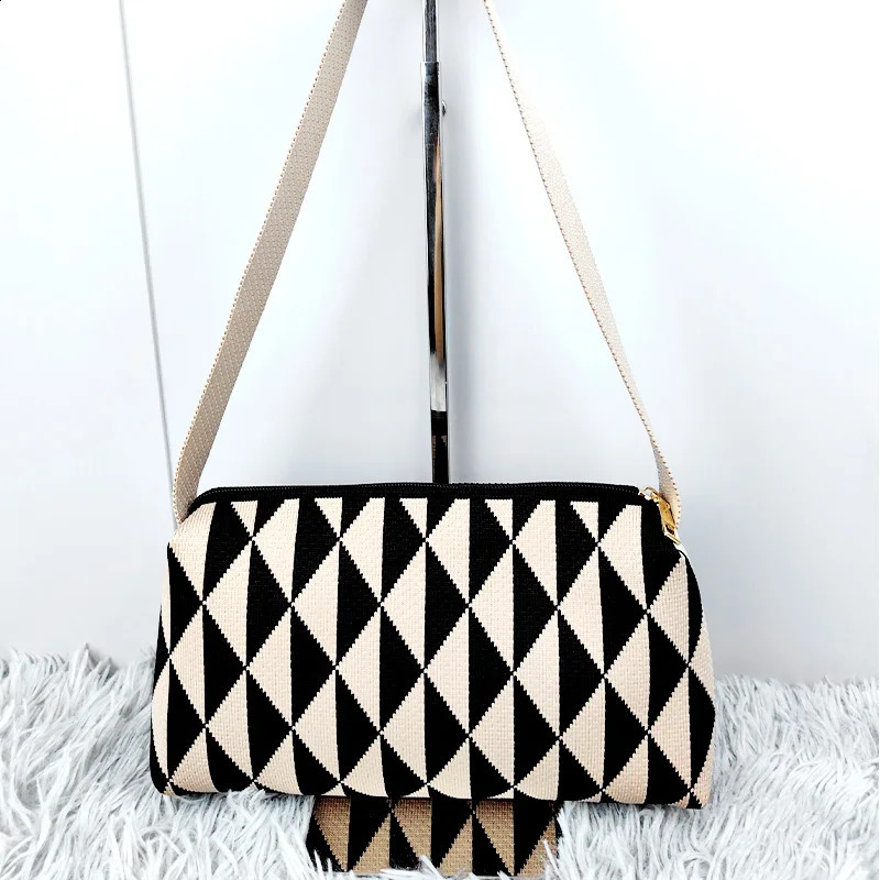 ins Handmade Knit Handbag with zippe Women Mini Shoulder Bag Female Black and white Twill Tote Bag Student Cell Phone Package 240909