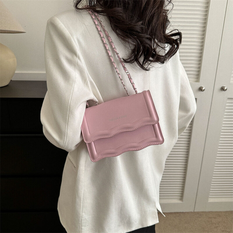 Gelombang Niche Wanita 2023 a Baru Rantai Persegi Kecil Bahu Crossbody Ketiak Beg