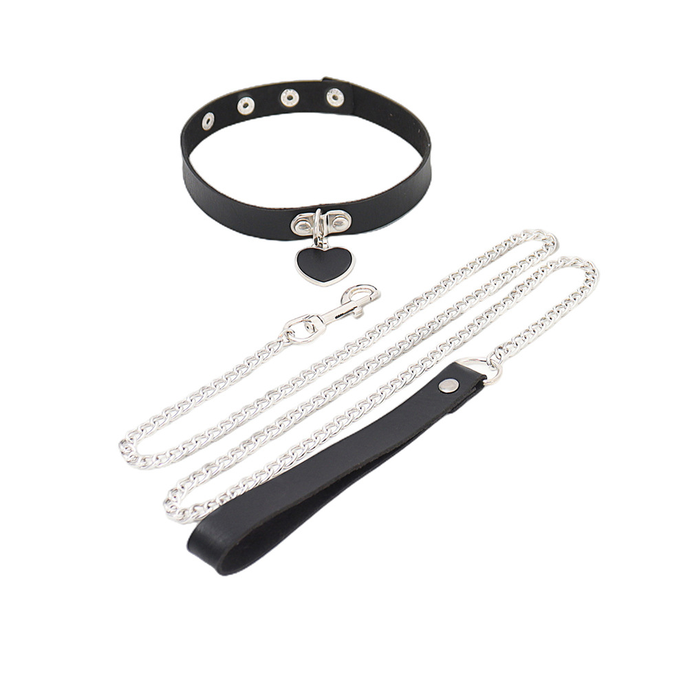 Designer necklace Leather Bell Neck Dark Heart Pendant Collar Neck Ring Chain Necklace Heart Collar
