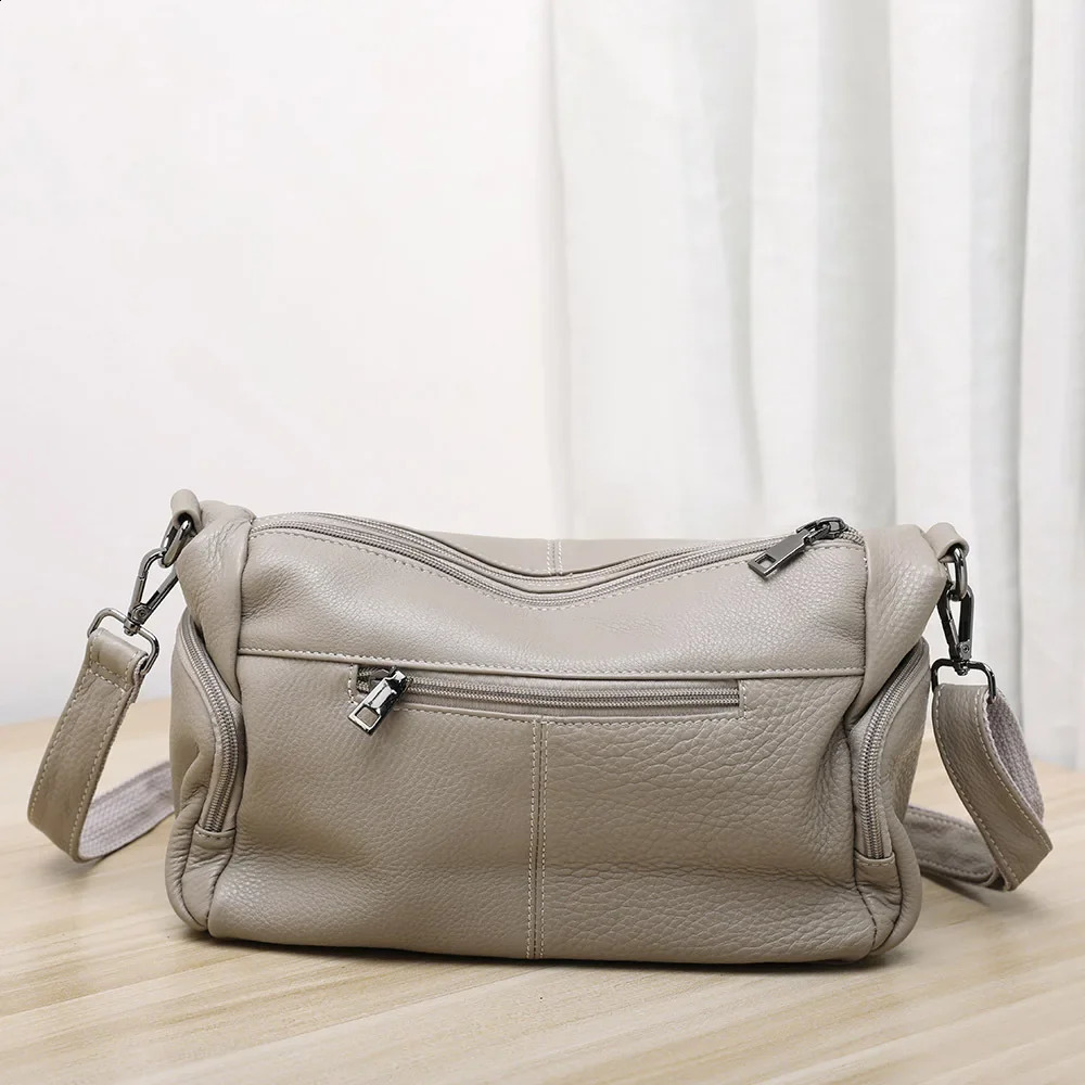 High Quality Cow Leather Womens Shoulder Crossbody Bag Genuine Leather Underarm Bag Ladies Commuting Large Capacity Tote Bag 240909