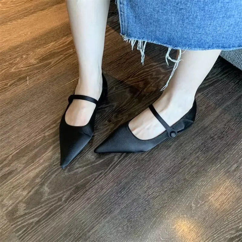 Spring Shoes Womens Retro Satin Low Toe Shallow Scissors Mary Simple Shoes 240919